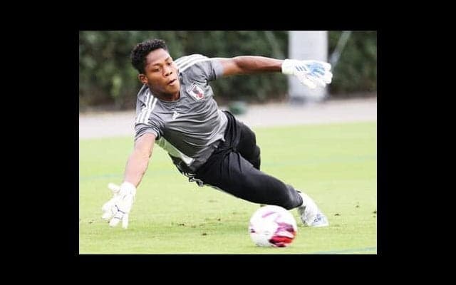 飛び級で代表に呼ばれる規格外のポテンシャル。20歳のGK鈴木彩艷が見据えるパリ五輪、ワールドカップ、プレミアリーグ