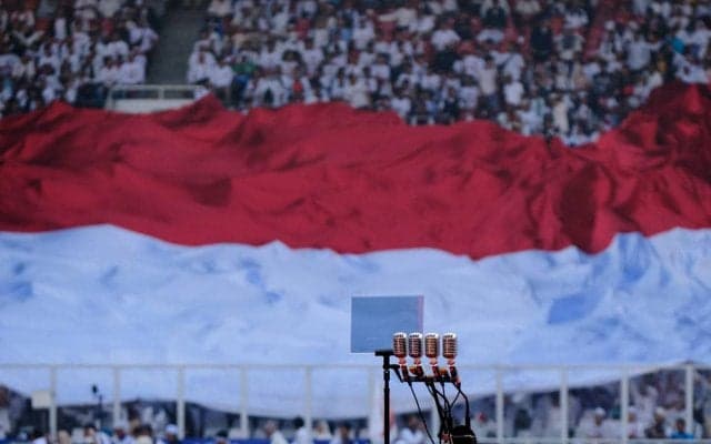 日本人FWが決勝ゴールのインドネシアで試合後にサポーターが乱闘、催涙弾の影響で129名が死亡しさらに増加の可能性