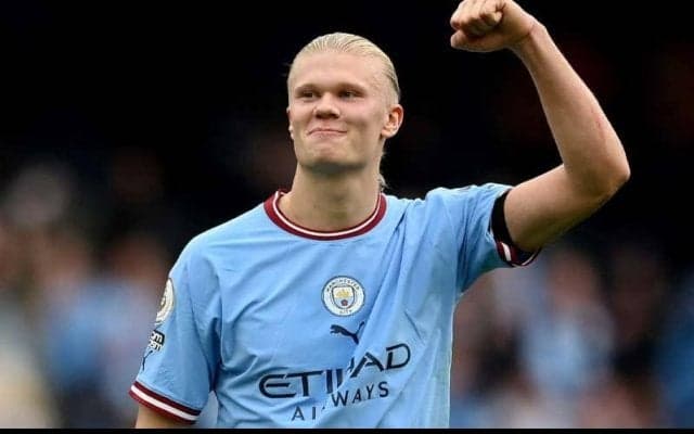 「マンチェスターは青だ！」ハーランドの“強気宣言”にファンも熱狂！「その通りだ」「もっと染めてくれ」