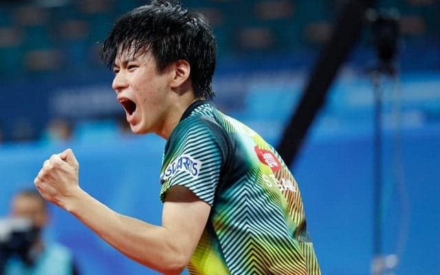 大苦戦の日本を救った戸上隼輔、中国メディアが称賛した攻撃力「張本に見劣りしない」【世界卓球】