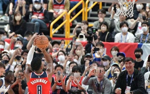 広瀬すずら来場のNBA客席　世界デビューした日本の女子4人組登場、TikTokは400万人注目