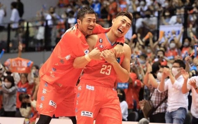 佐土原遼の決勝ブザービーターで広島が白星…川崎は三遠とのOTを制す／10月2日開催 B1試合結果