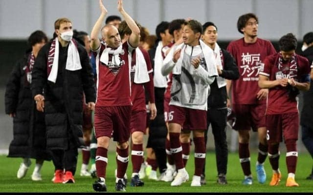 「みんな優しい」神戸イレブンとイニエスタ長男のハイタッチ＆頭ポンポンが脚光「かわいすぎ」「癒された」