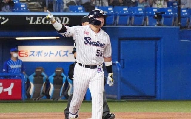 村上宗隆、史上最年少の“打撃3冠王”に　シーズン最終戦で56号含む2安打2打点