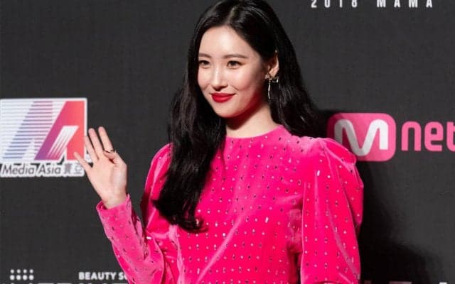 「とてもきれい！羨ましい」「可愛い」元Wonder Girlsのソンミがマンチェスター・ダービー観戦、選手ともツーショット撮影「彼は幸運」