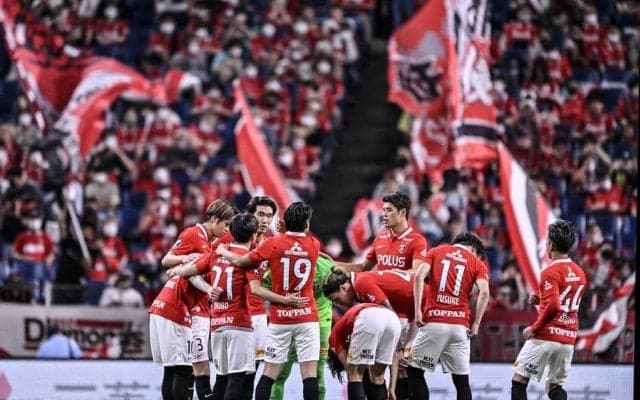 「これは全部欲しいな」浦和レッズが「クラブエンブレム型のモバイル充電器」の受注受付を発表！ 期間限定で入手可能な3商品