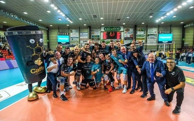 髙橋藍　開幕戦スタメンを獲得し17得点でMVP