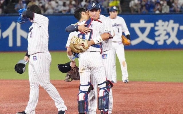 本人もベンチも大粒の涙で“感情爆発”　ファンも感涙の有終の美「こんなの泣いてまう」