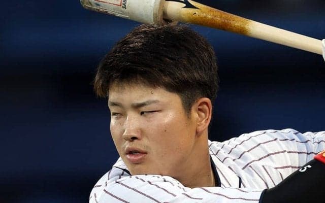 村上宗隆56号をバレンティンが「#56hr omedeto」と祝福「この調子で頑張れ、来季は60発だ」