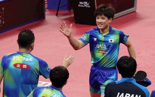 日本男子、全勝でグループ1位突破　連日2勝のエース張本「4年前より強いと言い切れる」【世界卓球】