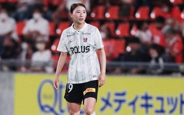 「可愛い笑顔、待ってました」カップ戦初代女王、浦和レディース塩越柚歩に多数のエール「トロフィー似合う」