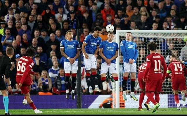 アーノルドの華麗直接FK弾などでリバプールがレンジャーズに勝利《CL》