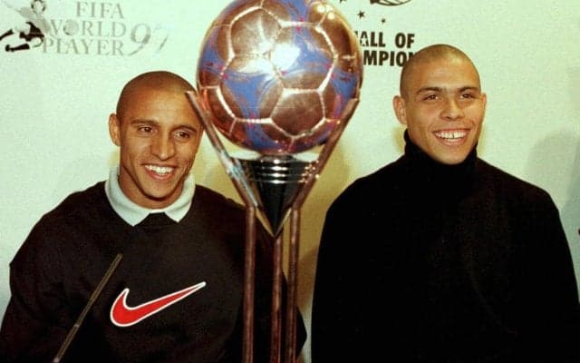 「大好きな2人」「驚愕」ブラジルとレアルを支えたロナウド＆ロベカルの2ショットにファン歓喜「最高の写真だ」