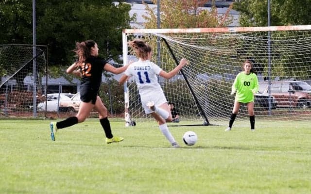 【スポーツメンタル】サッカーにおけるプレッシャーのかかる場面でどこへ意識を向けるのが効果的か？