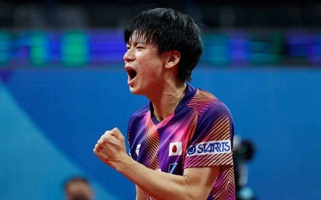 戸上隼輔、世界5位を破る金星で日本8強　張本智和も称賛「1番で素晴らしい試合した」【世界卓球】