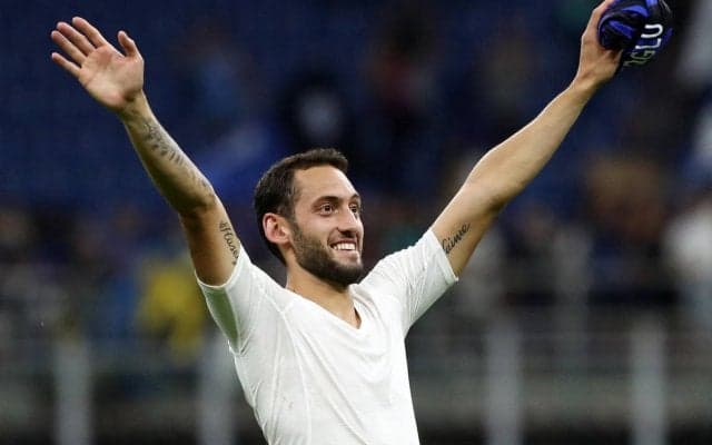 糸引く低空ミドル弾！ バルサ相手に鮮烈決勝点のチャルハノール、CLでのゴールはレバークーゼン時代以来6年ぶり