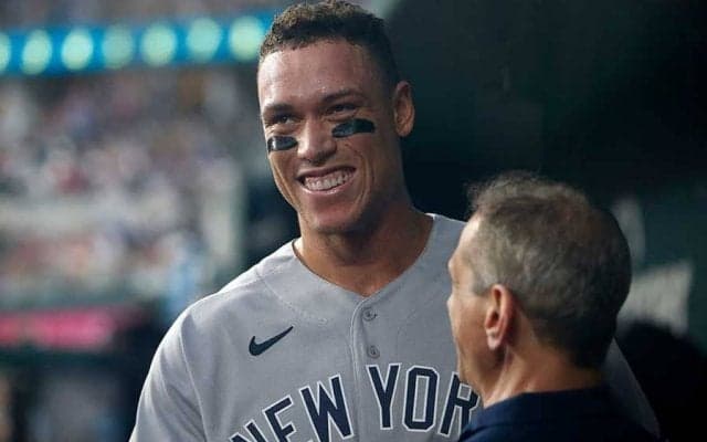 ジャッジ62号まで「これ保存して待ってたの？」　ヤ軍251勝左腕のお祝い方法に全米爆笑