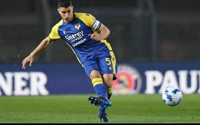 ヴェローナ、DFファラオーニとの契約を2025年まで延長