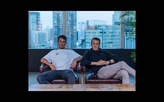 日本ハム「きつねダンス」で注目の楽曲秘話と「日本愛」を、ノルウェーの兄弟デュオ・イルヴィスが語った