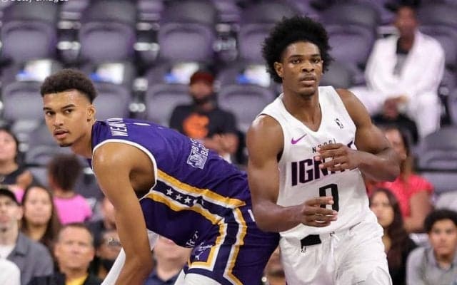 来年のNBAドラフトトップ2指名候補、ウェンバンヤマとヘンダーソンがコートで競演