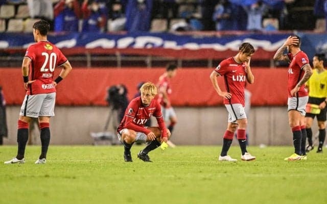 試合後に岩政監督と鹿島サポが激しく衝突！ 「川崎やマリノスは何年かかったと思ってる⁉」「ファンじゃなくてサポーターだろ？」と大声で呼びかける