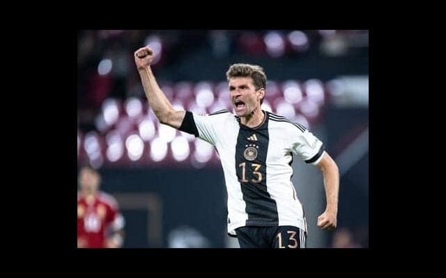 ドイツのミュラーはなぜ神出鬼没なのか？　風間八宏は「ボールを持たずに試合をコントロールできる」と分析