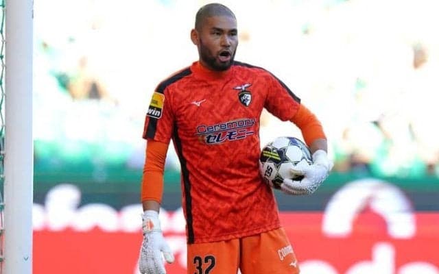 日本で「世界一のGK」は育成できない？　10代でJデビューして欧州移籍。世代を超えて築く“目標設定”