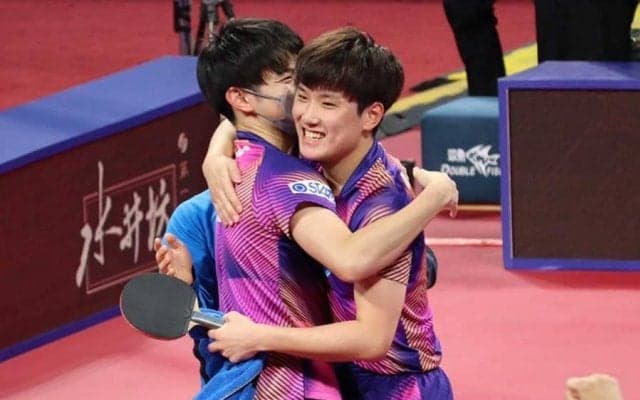 卓球男子、2大会ぶりメダル確定！　張本智和が2勝、戸上隼輔も再度エース撃破で4強入り【世界卓球】