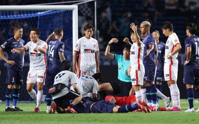 「非常に難しい」福岡vs名古屋のGK負傷シーンにJFA審判委員会が見解「“競技者の安全“を確保」が原則