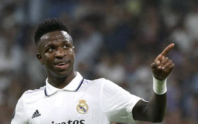 ｢最高のブラジル人｣!! レアルのブラジル代表FWが欧州CLで見せた｢逆エラシコ｣が話題！ 相手2人を置き去りにしたシャフタール戦での超絶テクニック