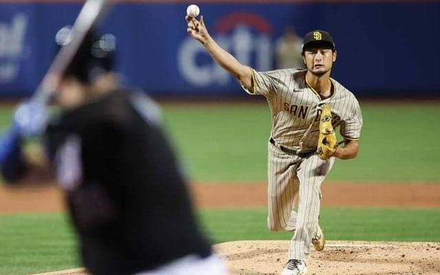 ダルビッシュ、PS大一番で7回101球白星　球団4人目の好投に米記者「NYの攻撃陣は消えた」