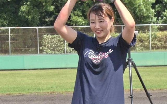 “美女右腕”が「ただただ可愛い」　汗光るジタバタ…愛らしい表情の「破壊力ヤバすぎ」