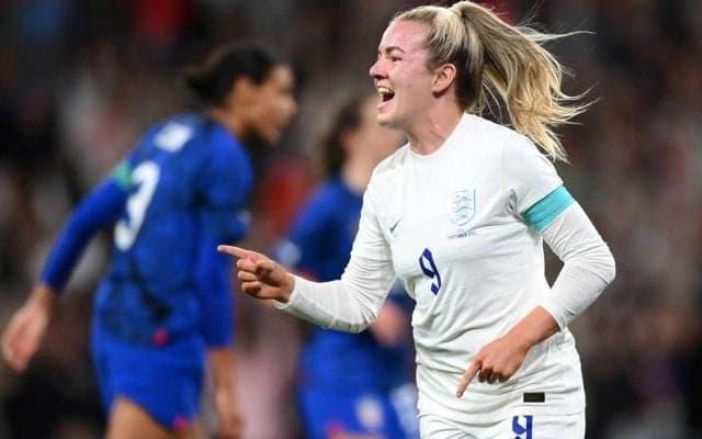 英国の女子サッカー熱冷めず、欧州女王イングランドがW杯覇者アメリカを撃破！76,893人の観衆の前で