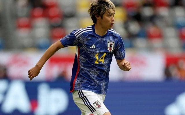 伊東純也のそっくり芸人・似東純也に奇跡！柏のクリニックと契約し日本代表新ユニフォームを提供される