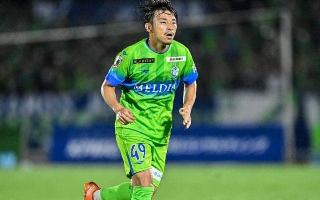 「可愛すぎる」湘南MF阿部浩之の試合後の「一人勝利のダンス」が愛らしくて2万回再生！ 照れながらもサポーターの前で懸命に踊る姿が話題に！