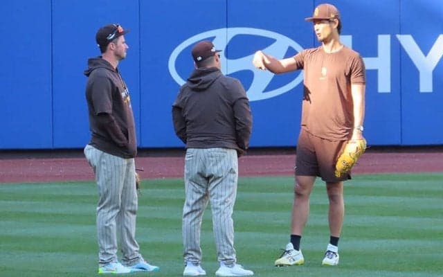 【MLB WCゲーム】ダルビッシュ、PO5年ぶり白星から一夜明け軽めの調整　コーチらと意見交換も