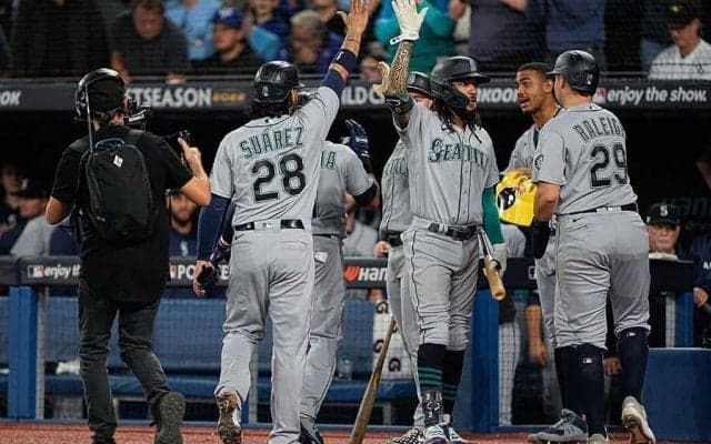 【MLB WCゲーム】マリナーズ、大逆転勝利で地区S進出決定　最大7点差ひっくり返す、21年ぶりPOで躍進