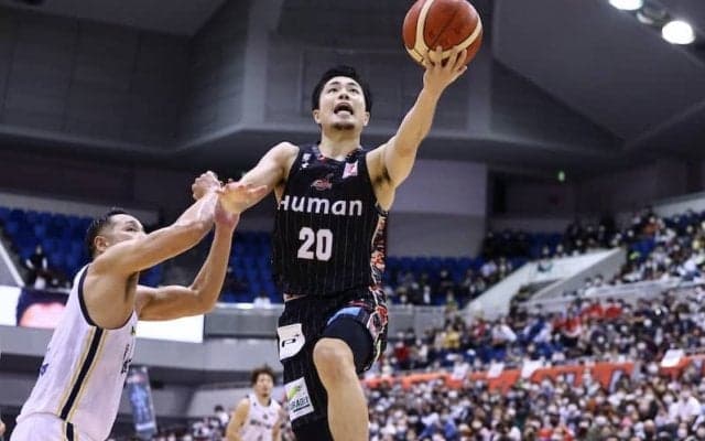 ホームの大阪が宇都宮に逆転勝利…合田とニュービルの3Pで今季初白星をつかむ