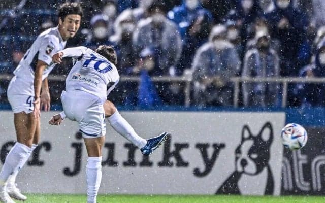 「この漢泣きかっこよすぎな！」J1参入POを勝ち取った殊勲選手が見せた「男の涙」が感動の嵐！ チームメイトも「まじでカッケェ」と絶賛した試合後インタビュー