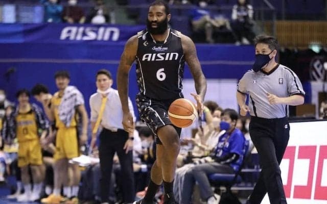 仙台の猛追を振り切って三河が今季初勝利…新加入のカイル・オクインがダブルダブル