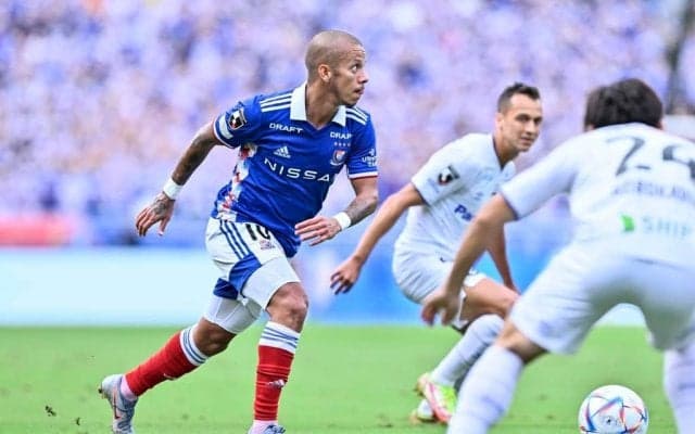 ドラゴンボールのコスプレ姿も！ 横浜FMが”10月10日はマルコス・ジュニオールの日”でベストシーン動画を公開！「日産がざわめいてた」「これから生まれる」など多くの反響