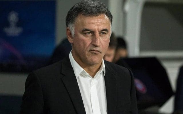 そんなことある!? ボールがPSG指揮官の顔面直撃でこのリアクション！わずかな隙が命取りに…