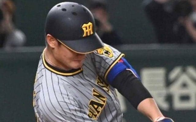 「二刀流なんがバレた」虎の3年目が見せた“芸術打法”にファン驚愕「エグい打ち方」