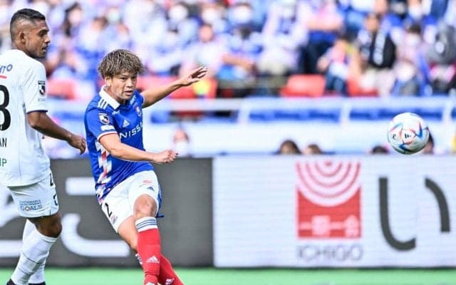 「現地で見て叫んだ」横浜FMの永戸勝也が見せた「極上の低弾道サイドチェンジ」が話題! 現地組が映像に改めて驚きの声上げる！