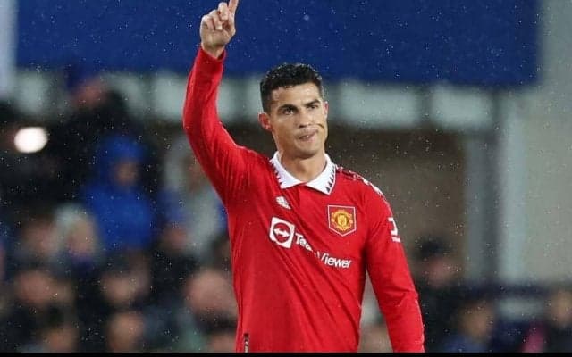 「ユナイテッドの皆から」クラブ通算700ゴールのC・ロナウドをチームのほぼ全員で祝福！「雰囲気良さそう」