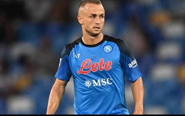 ナポリ、今季全試合出場中のロボツカと契約更新へ！ 年俸も大幅アップ