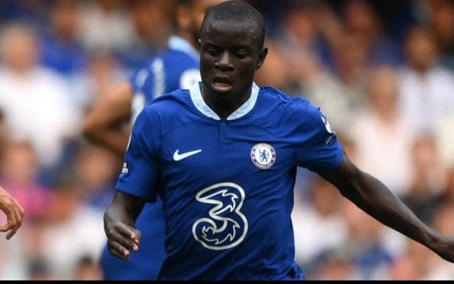 バルサがカンテを狙う？ ディレクターが明言「フリーの選手にますます注目している」