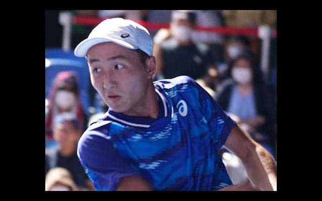 望月慎太郎、逆転で初戦突破