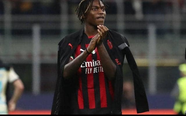 ミランとの契約交渉が停滞中のレオン、メッシの去就不透明のPSGが来夏に獲得へ？