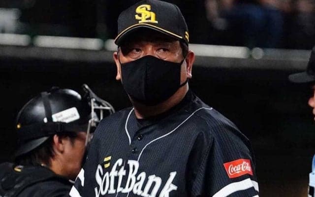 鷹、ポストシーズンの連勝は18でストップ　3押し出し8四球で1103日ぶりに敗れる